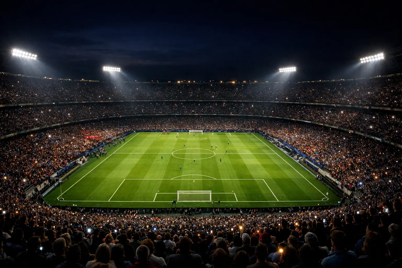 Stadio di calcio pieno durante una partita di Serie A con atmosfera vibrante